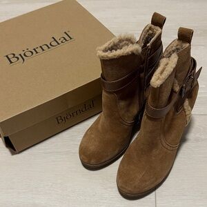 Bjorndal Tan Heeled Boots with Buckle Detail